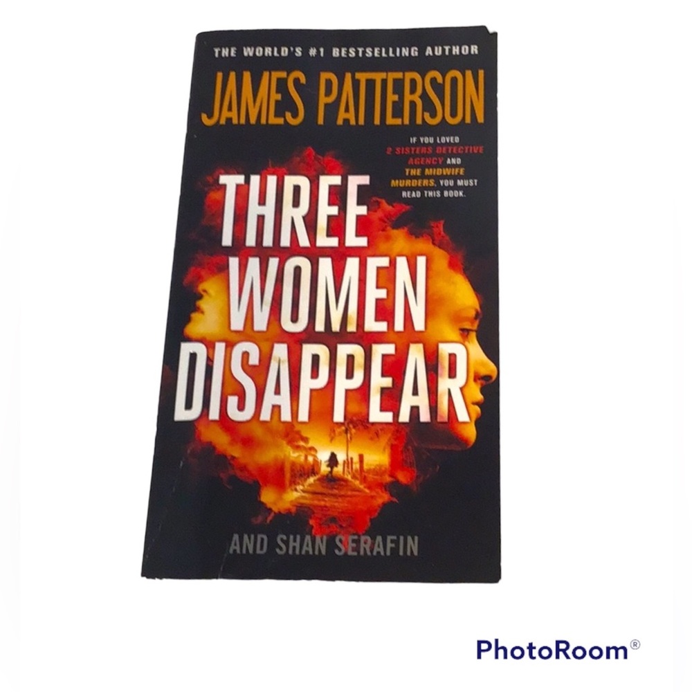 💚 James Patterson - Three Women Disappear Book